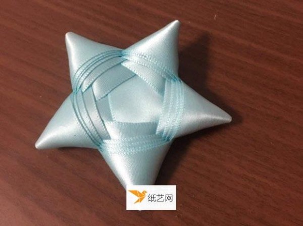 How to fold a beautiful and personalized five-pointed star with a ribbon