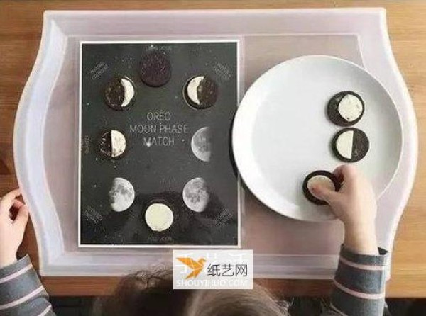 Children use their imagination to make the moon using Oreo cookies