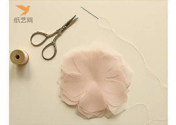 Fabric Tutorial Tutorial on making beautiful and tender gauze flowers