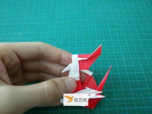 Detailed illustrated tutorial on how to fold the Christmas crane