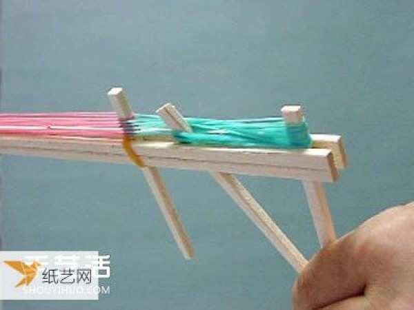 Illustration of how to make your own repeating rubber band gun