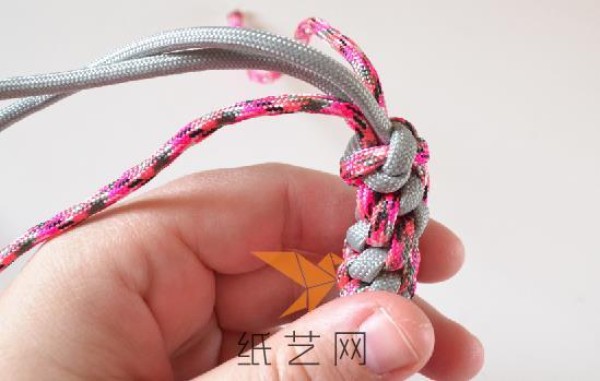 Tutorial on hand-knitting a strong and beautiful dog leash