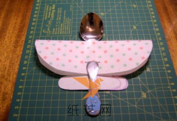 Tutorial on how to make a spoon and small airplane for New Year party decorations