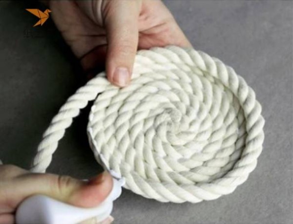 Tutorial on turning waste into treasure Tutorial on turning waste into treasure by making a rustic and elegant storage basket from waste cotton ropes