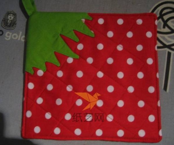 Tutorial on how to make a beautiful strawberry pattern potholder