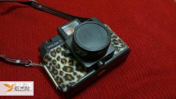 Renovate and renovate old cameras. How to use tape to transform a personalized camera.