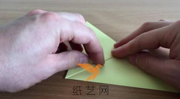 A step-by-step tutorial on how to make an origami peace dove