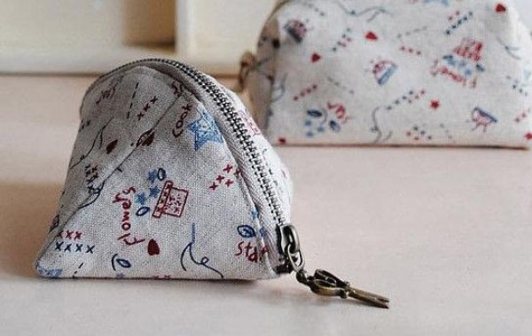 A step-by-step tutorial on how to make a fabric coin purse