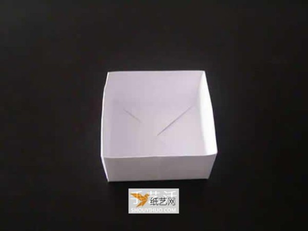 Illustration of folding method of paper square box with lid