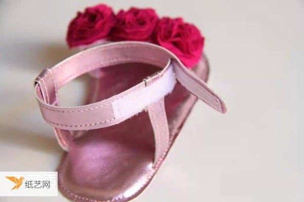 Transform unwanted shabby bags into stylish baby shoes