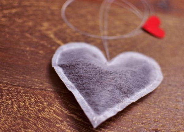 Illustrated tutorial on how to make handmade hearts for Valentine’s Day paper art tea bags