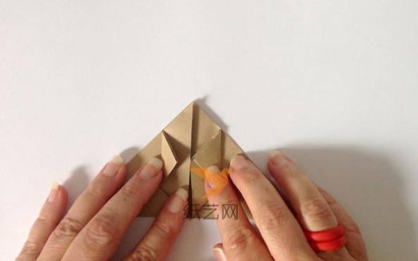 Tutorial on how to make origami rabbit lantern hangings for Lantern Festival