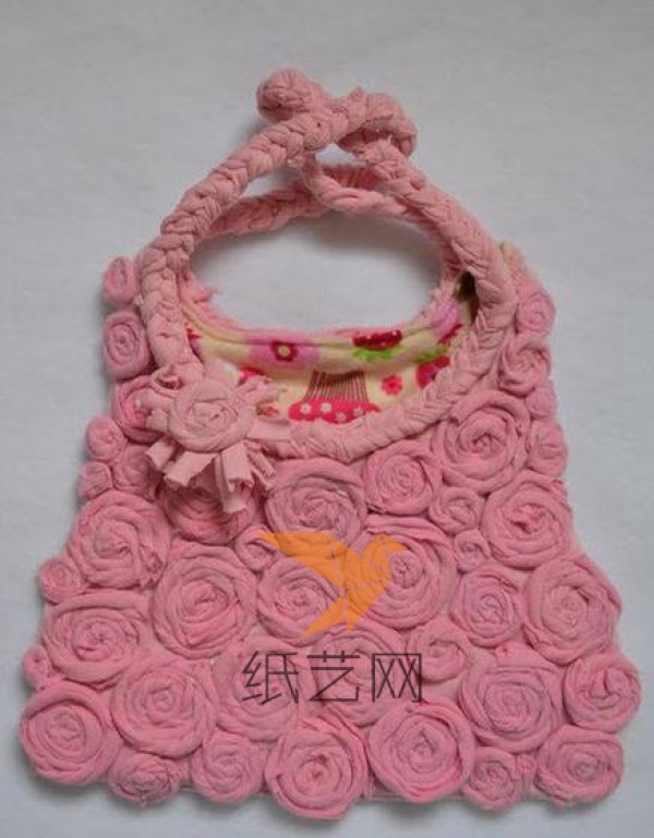 Tutorial on how to make a beautiful flower handbag by transforming old clothes into clothes