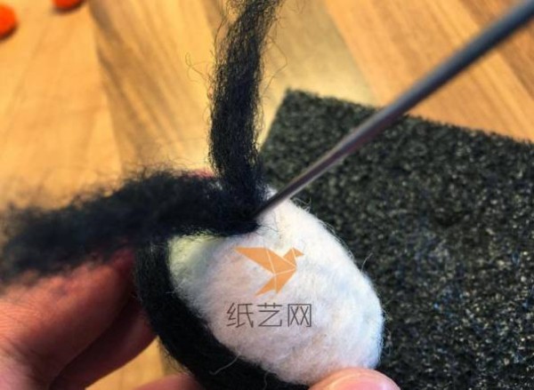 Tutorial on how to make a cute little wool felt penguin key chain