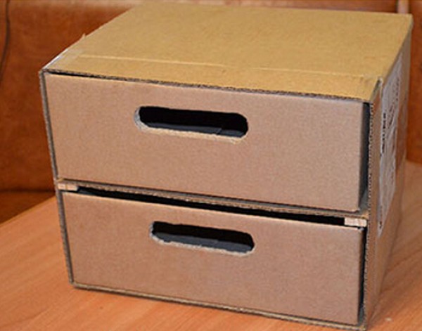 Illustrated tutorial on how to recycle cardboard waste into double-layer storage boxes