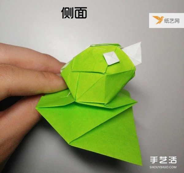 Illustration of the steps of origami of a very cute three-dimensional duck