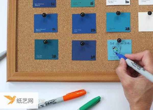 Tutorial on how to make a super simple calendar by preparing your own sticky notes and photo frames