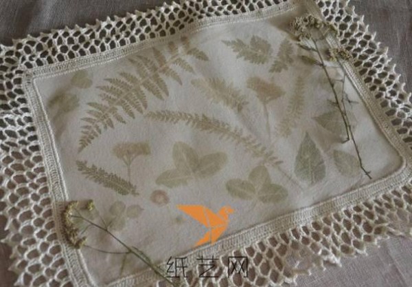 Ingenious plant pattern printing method for making New Year gift fabrics