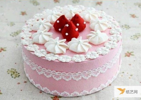 Use round plastic box waste to make personalized cake-shaped jewelry boxes