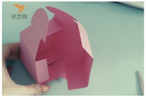 Paper art tutorial teaches you how to make exquisite paper art packaging gift boxes.