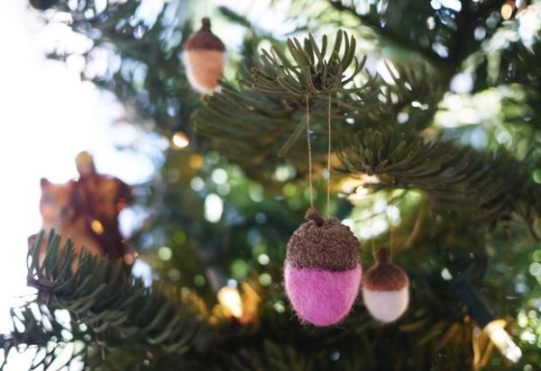 Tutorial on how to make an adorable wool felt acorn Christmas tree decoration