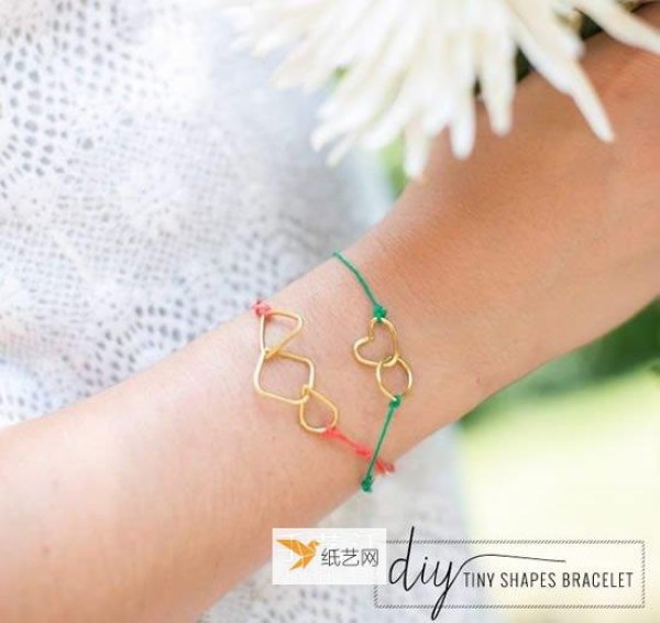 The specific method of making a small fresh copper wire bracelet