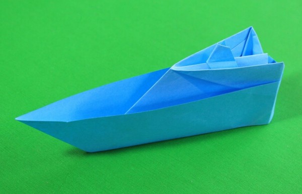 Origami video tutorial for children to make origami speedboat