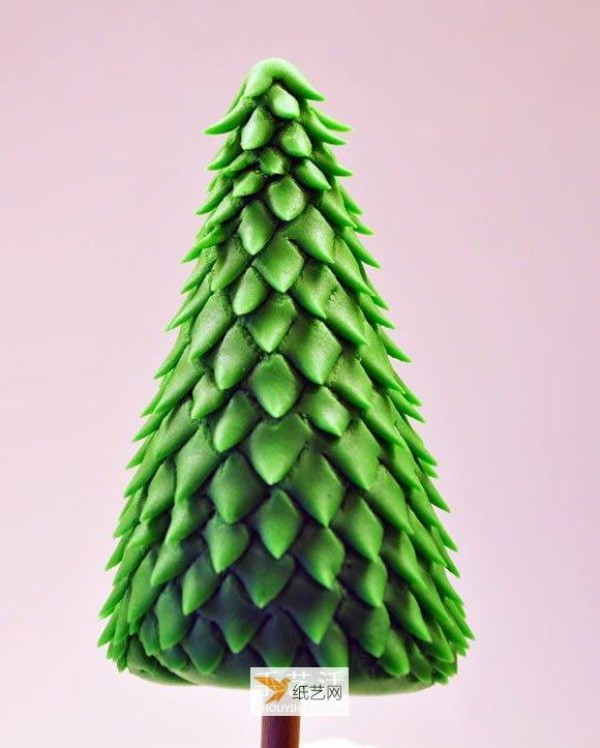 An easy way to make a Christmas tree using ultra-light clay