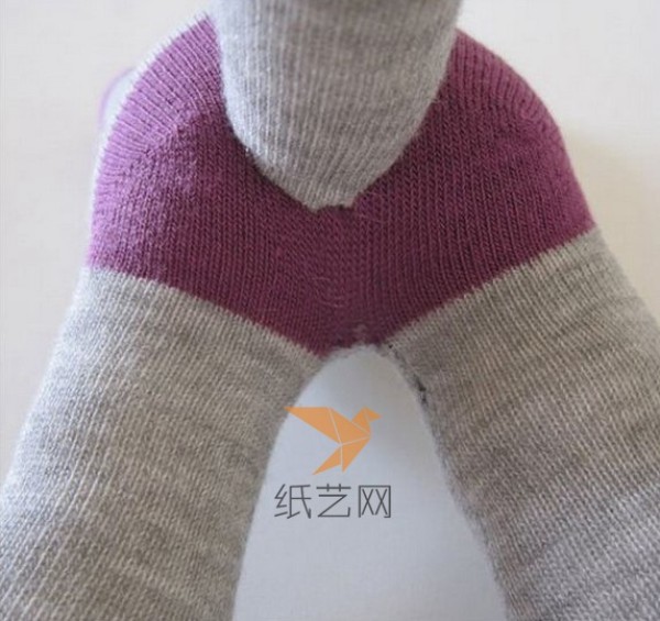 Transform old socks into cute kitten dolls