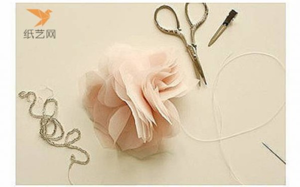 Fabric Tutorial Tutorial on making beautiful and tender gauze flowers