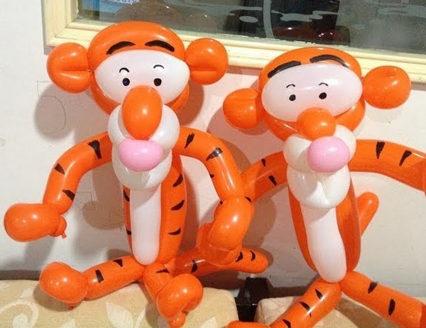 Video tutorial on how to make Tigger balloon shape by hand