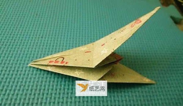 Detailed tutorial on how to fold paper cranes