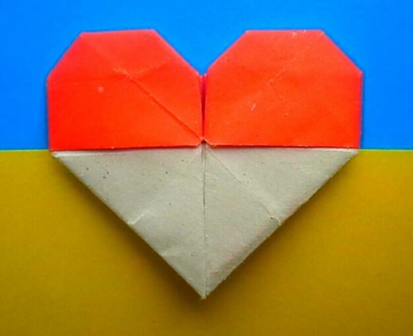 How to fold up and down two-color origami hearts