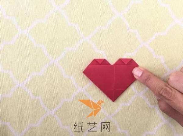 Origami hearts combined into beautiful heart-shaped wall stickers for Valentines Day decoration