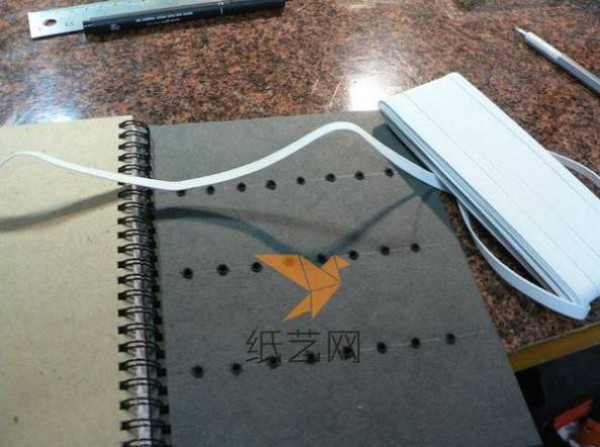 Tips for life: a tutorial on making a notebook that can be inserted into a pen