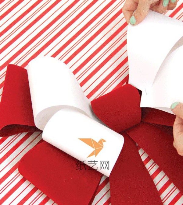 Handmade tutorial for paper bows for Christmas tree decorations