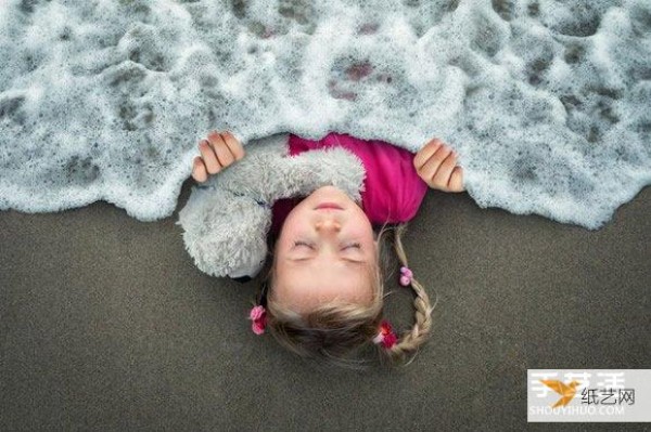 Creative children’s photos of the omnipotent daughter through the lens of a super-powerful dad