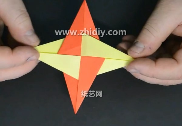 Origami video tutorial for simple origami darts