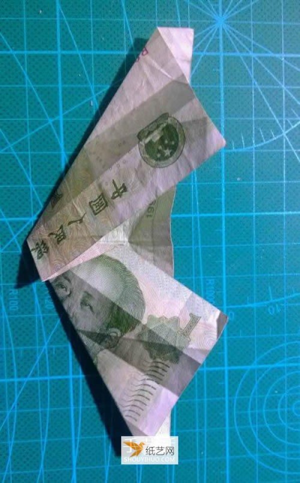 Illustration of how to fold a hexagonal badge using one-yuan banknotes