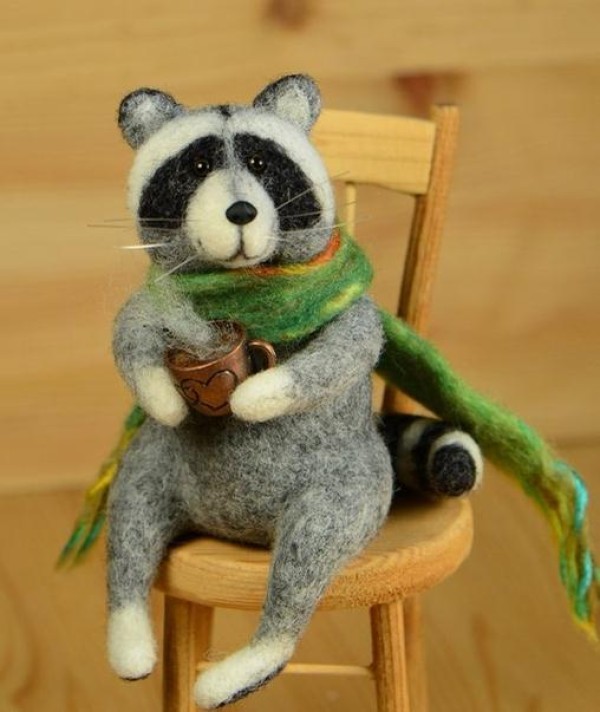 Very charming little raccoon wool felt making tutorial