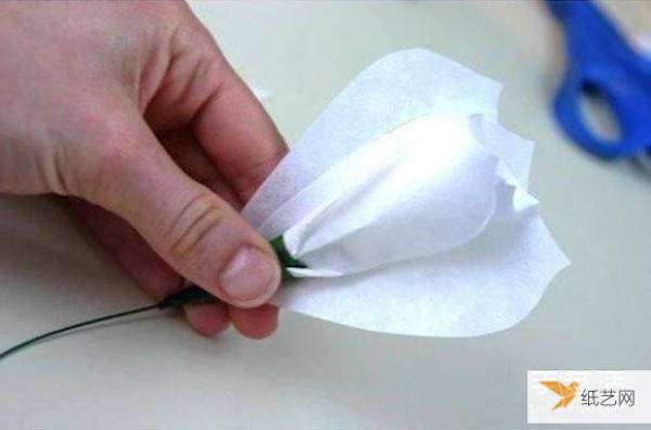 Illustrated tutorial on how to make atmospheric peonies using napkins