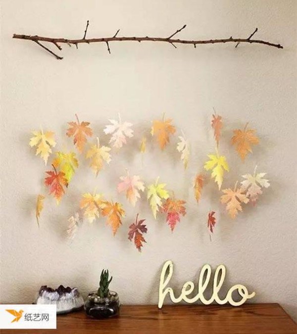 A simple handicraft of fallen leaves. Use the leaves to make beautiful water hanging decorations.