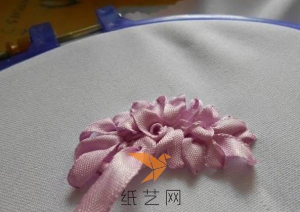 Ribbon embroidery desk chrysanthemum production tutorial embroidery fabric tutorial