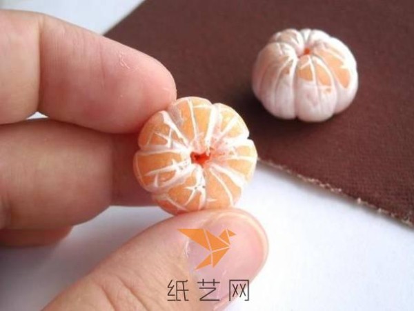 Tutorial on cute little oranges made with super light clay