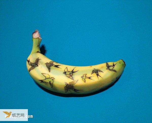 Use bananas to create personalized and creative works of art that go beyond food