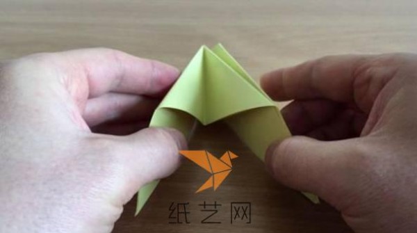 A step-by-step tutorial on how to make an origami peace dove