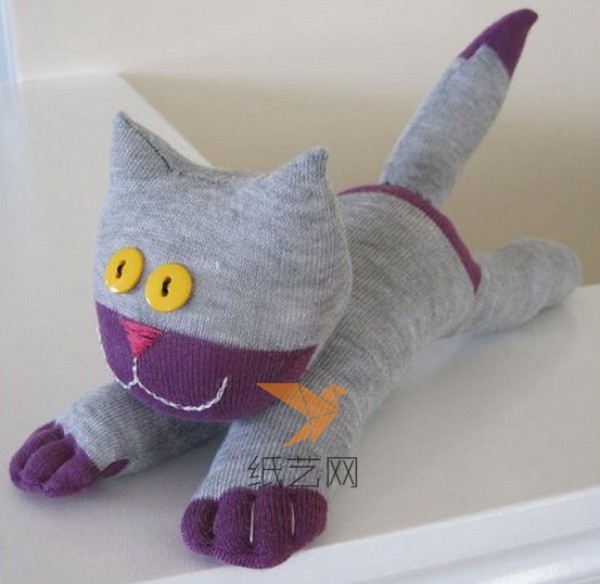 Transform old socks into cute kitten dolls