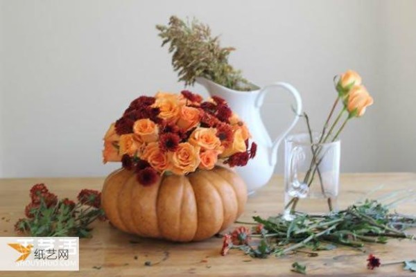 How to make a personalized Thanksgiving vase using pumpkins