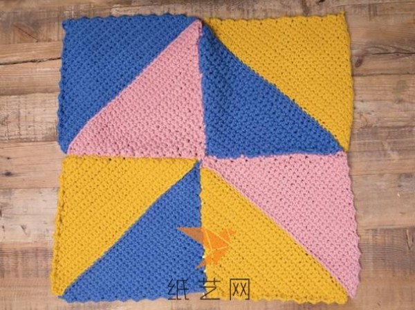 Tutorial on crocheting triangular patchwork pillowcase for New Year’s gift