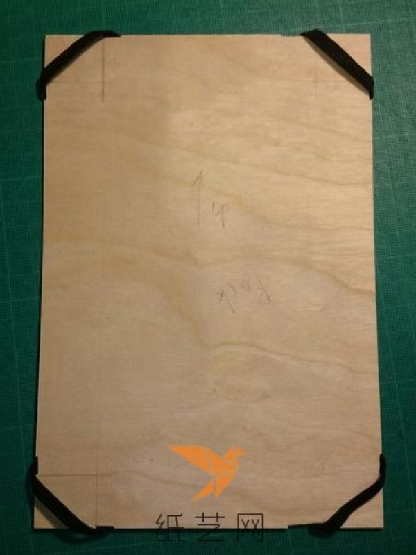 Tutorial on how to transform an old leather jacket into a cool phone case